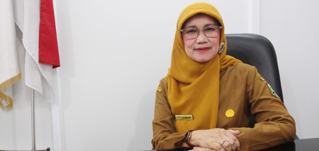 Dra. Hj. Djamilah Sudjana M.Si
Kepala Sekolah